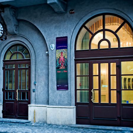 British Club Lviv Hotel Buitenkant foto
