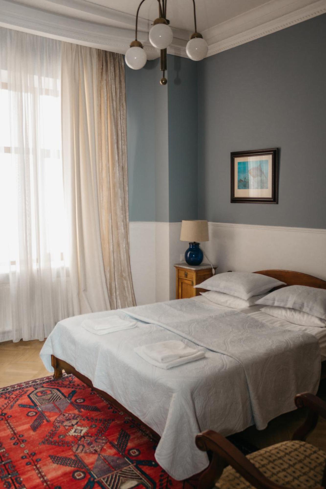 British Club Lviv Hotel Buitenkant foto