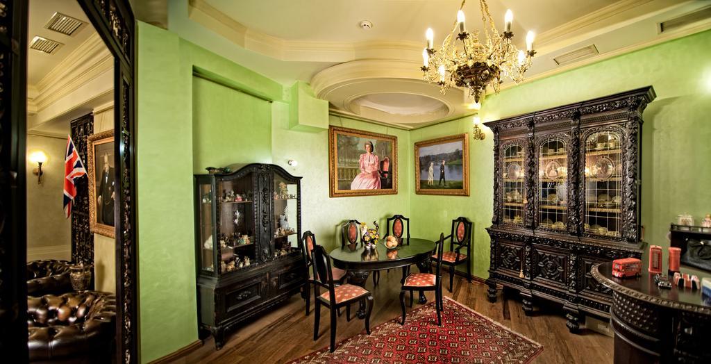 British Club Lviv Hotel Buitenkant foto