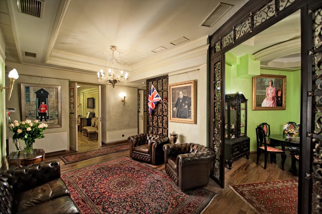 British Club Lviv Hotel Buitenkant foto