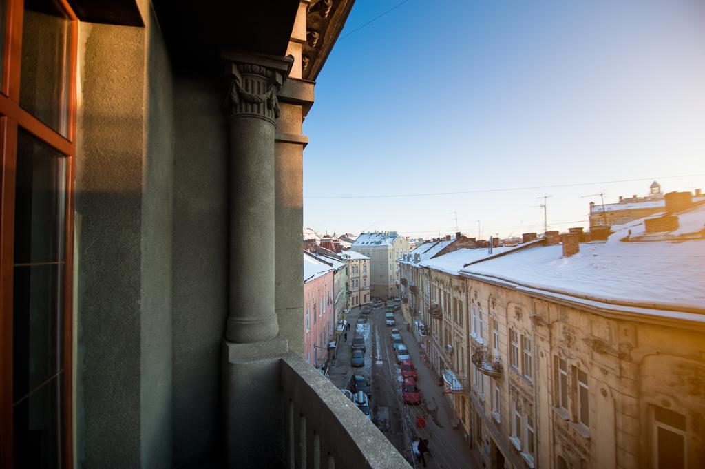 British Club Lviv Hotel Buitenkant foto