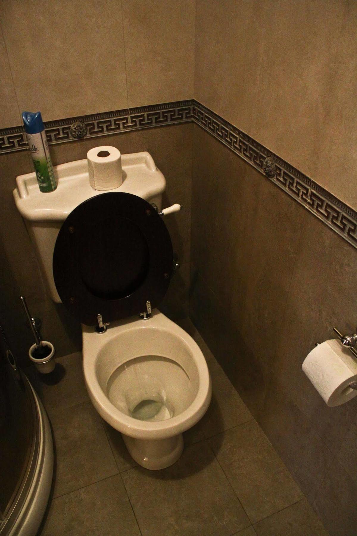 British Club Lviv Hotel Buitenkant foto