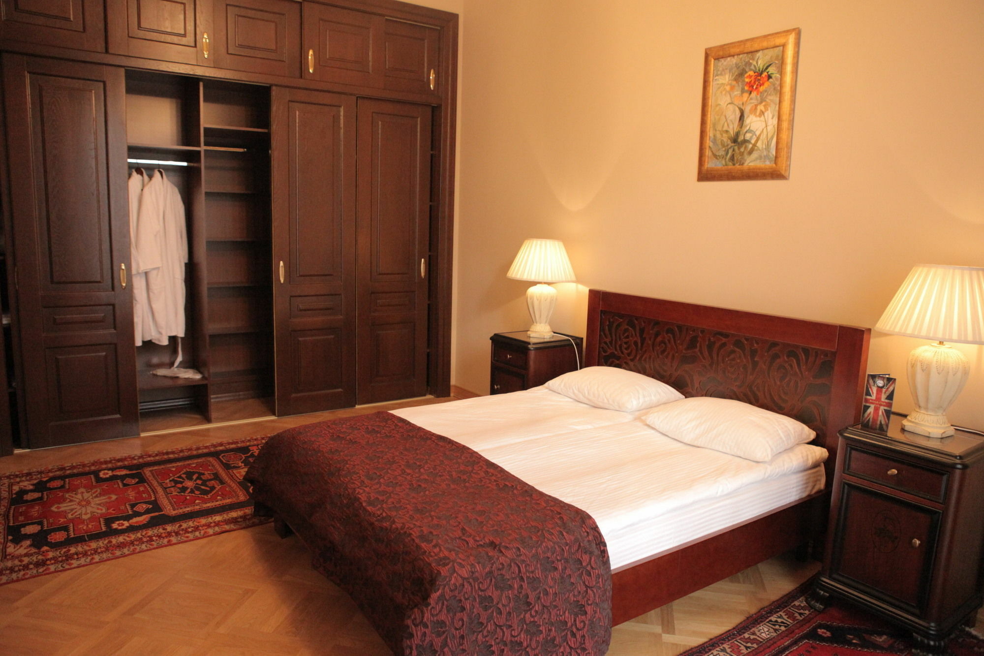 British Club Lviv Hotel Buitenkant foto