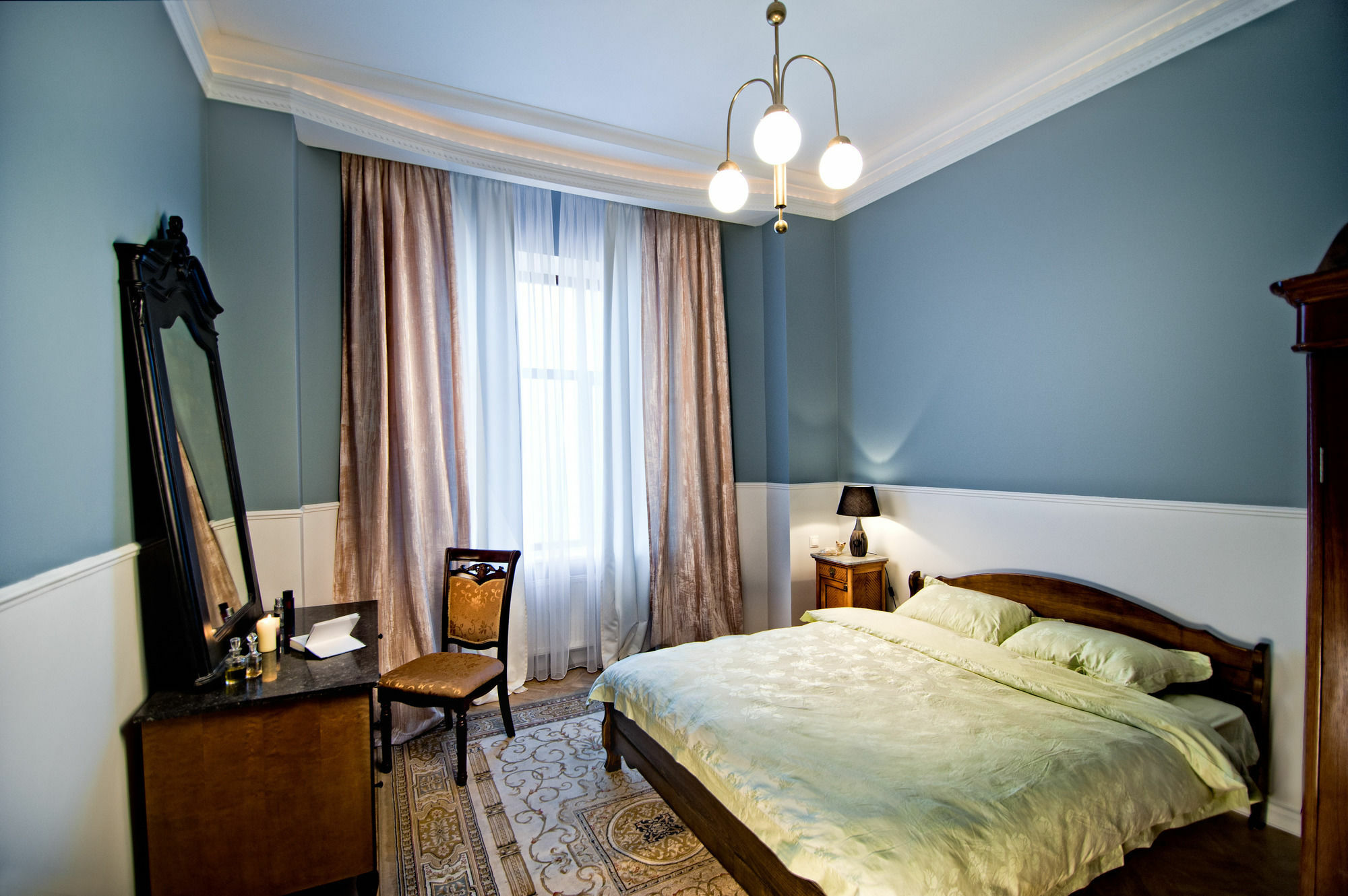British Club Lviv Hotel Buitenkant foto