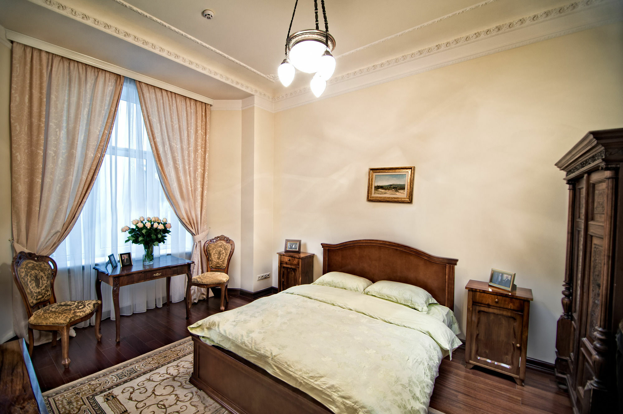 British Club Lviv Hotel Buitenkant foto